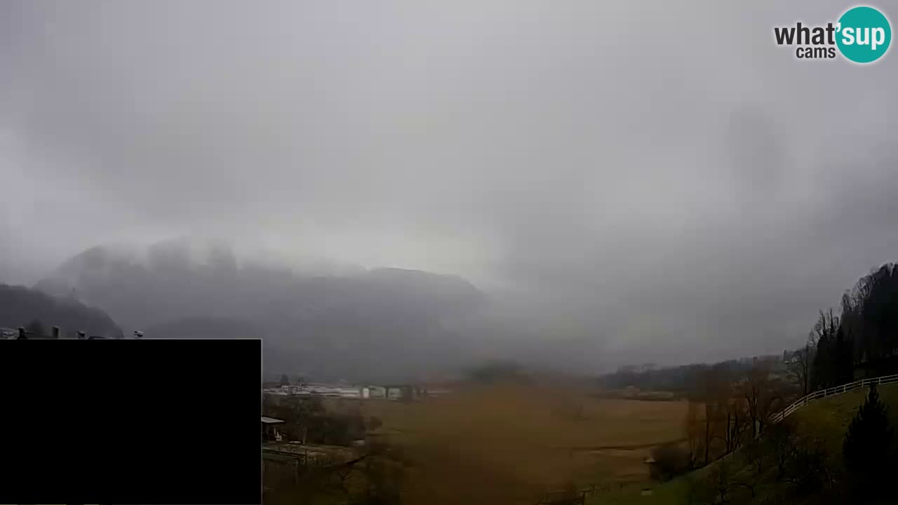 Webcam Kobarid – landing site for sailing paragliders in Kobarid with Ozben takeoff