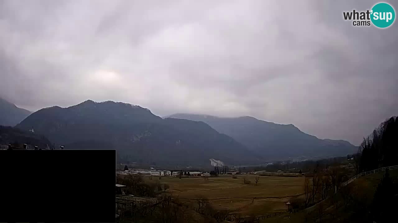 webcam Kobarid – landing site for sailing paragliders in Kobarid with Ozben takeoff