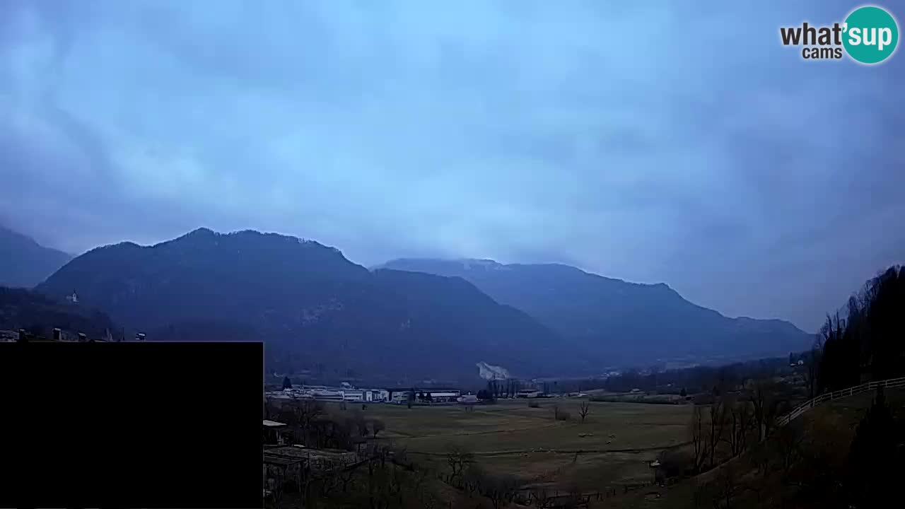 Webcam Kobarid – landing site for sailing paragliders in Kobarid with Ozben takeoff