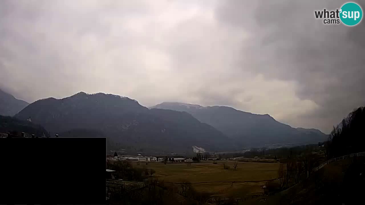 Webcam Kobarid – landing site for sailing paragliders in Kobarid with Ozben takeoff