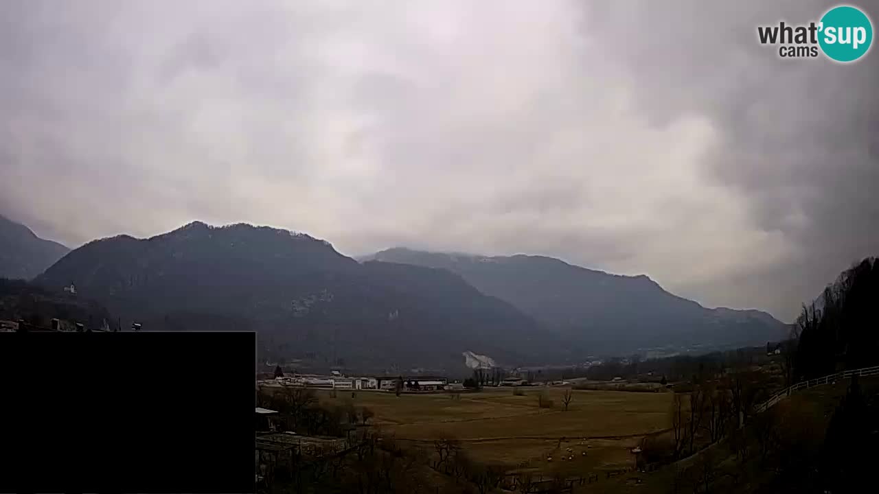 webcam Kobarid – landing site for sailing paragliders in Kobarid with Ozben takeoff