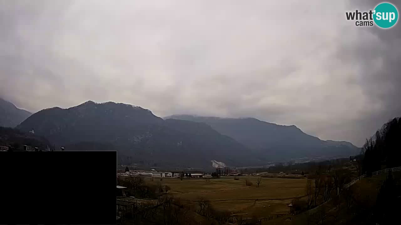 Webcam Kobarid – landing site for sailing paragliders in Kobarid with Ozben takeoff