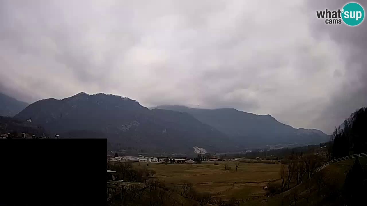 webcam Kobarid – landing site for sailing paragliders in Kobarid with Ozben takeoff