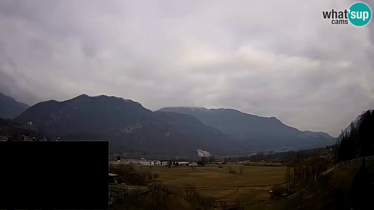 Webcam Kobarid – landing site for sailing paragliders in Kobarid with Ozben takeoff