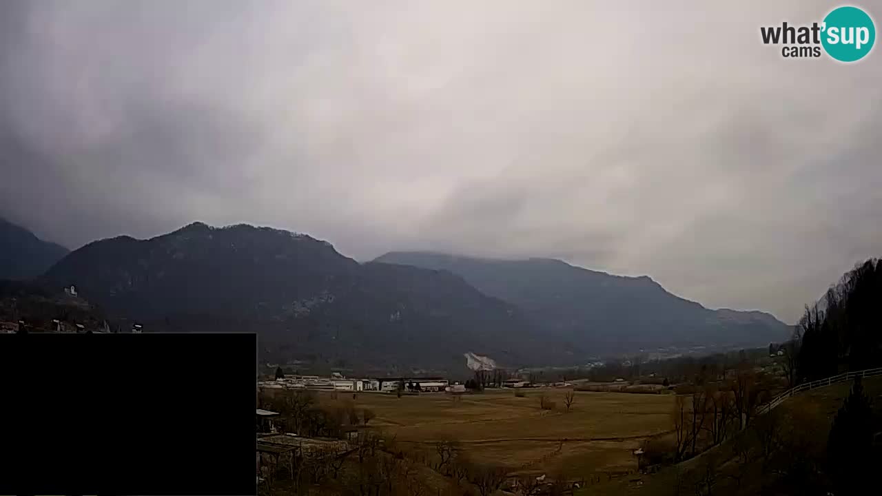 Webcam Kobarid – landing site for sailing paragliders in Kobarid with Ozben takeoff