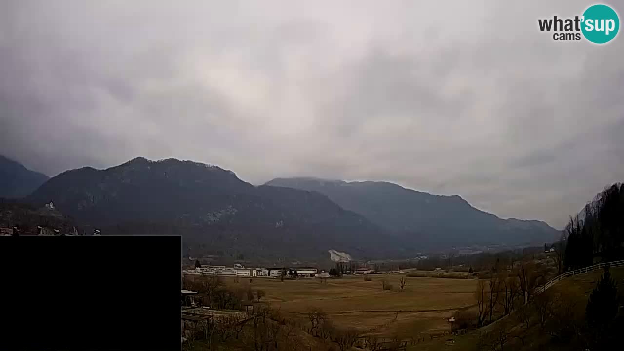 webcam Kobarid – landing site for sailing paragliders in Kobarid with Ozben takeoff