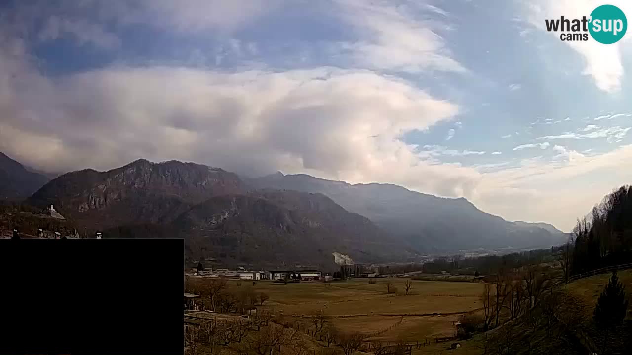 webcam Kobarid – landing site for sailing paragliders in Kobarid with Ozben takeoff