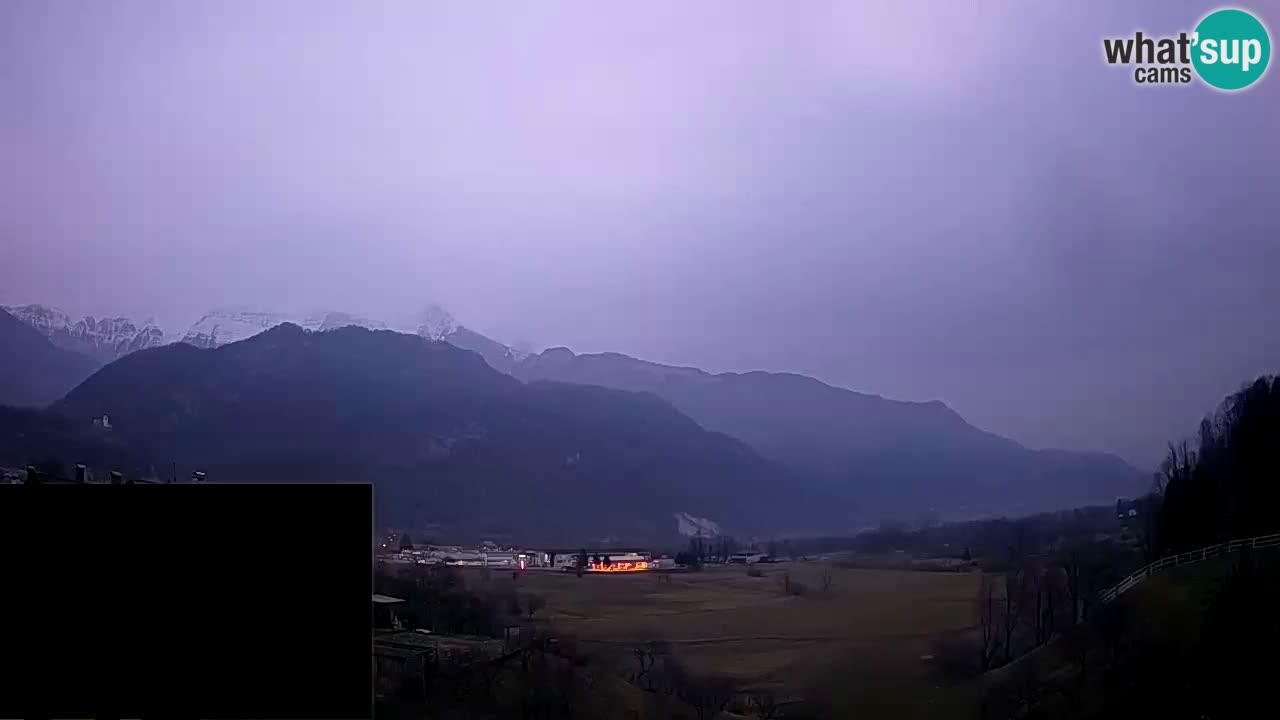 webcam Kobarid – landing site for sailing paragliders in Kobarid with Ozben takeoff