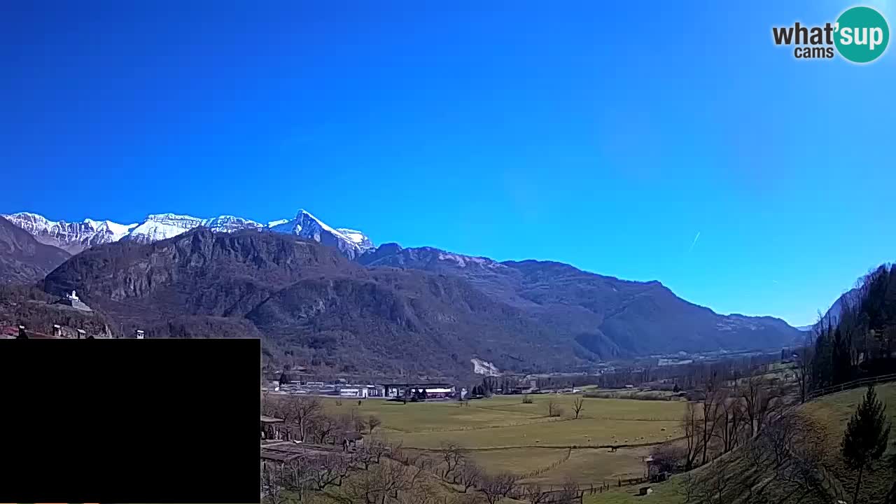 Webcam Kobarid – landing site for sailing paragliders in Kobarid with Ozben takeoff