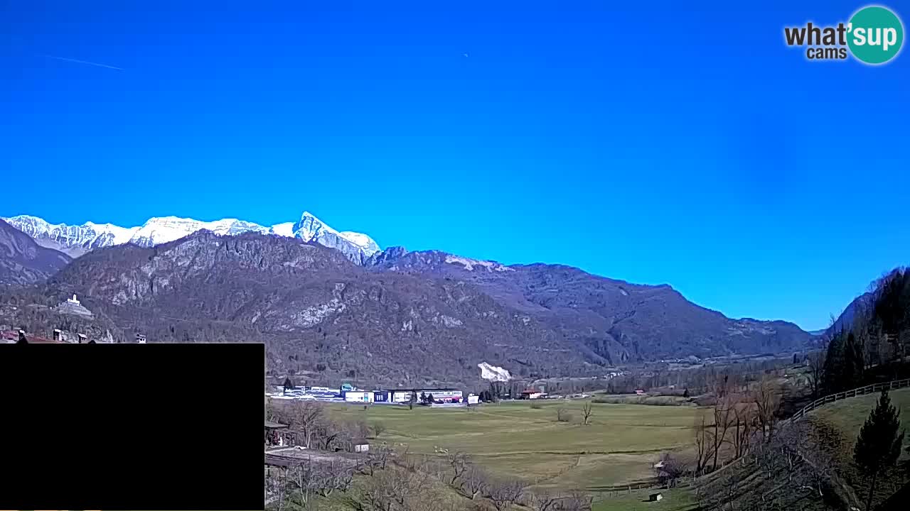 webcam Kobarid – landing site for sailing paragliders in Kobarid with Ozben takeoff