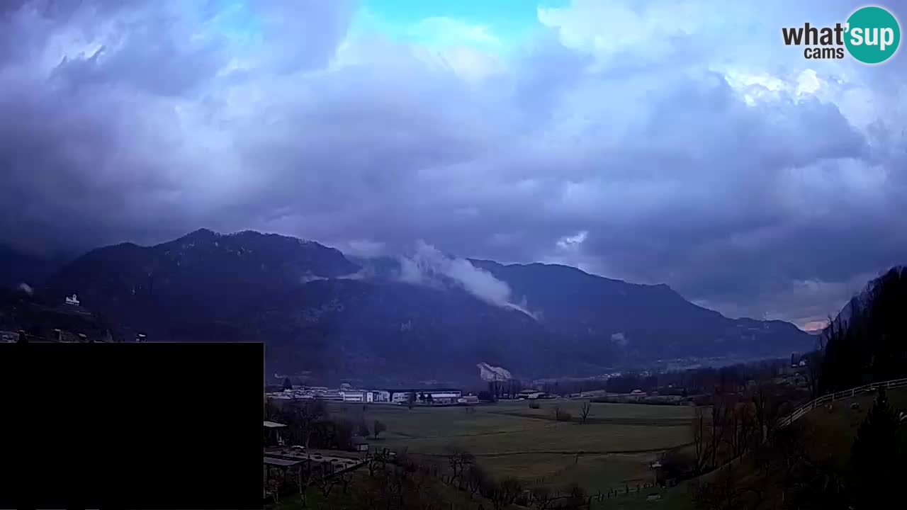 Webcam Kobarid – landing site for sailing paragliders in Kobarid with Ozben takeoff