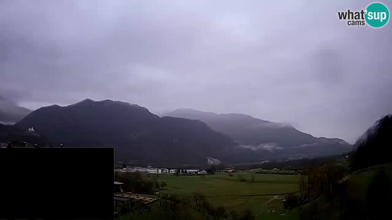 webcam Kobarid – landing site for sailing paragliders in Kobarid with Ozben takeoff