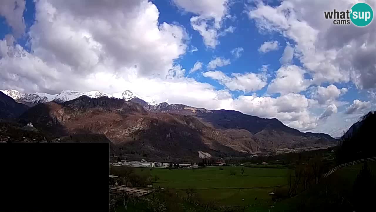 Webcam Kobarid – landing site for sailing paragliders in Kobarid with Ozben takeoff