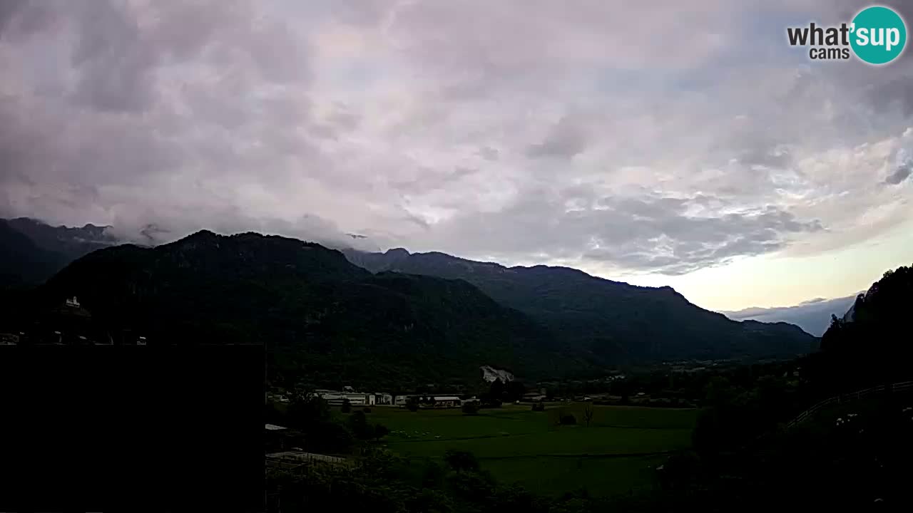 webcam Kobarid – landing site for sailing paragliders in Kobarid with Ozben takeoff