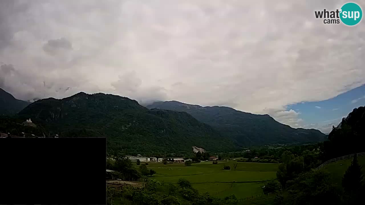 Webcam Kobarid – landing site for sailing paragliders in Kobarid with Ozben takeoff