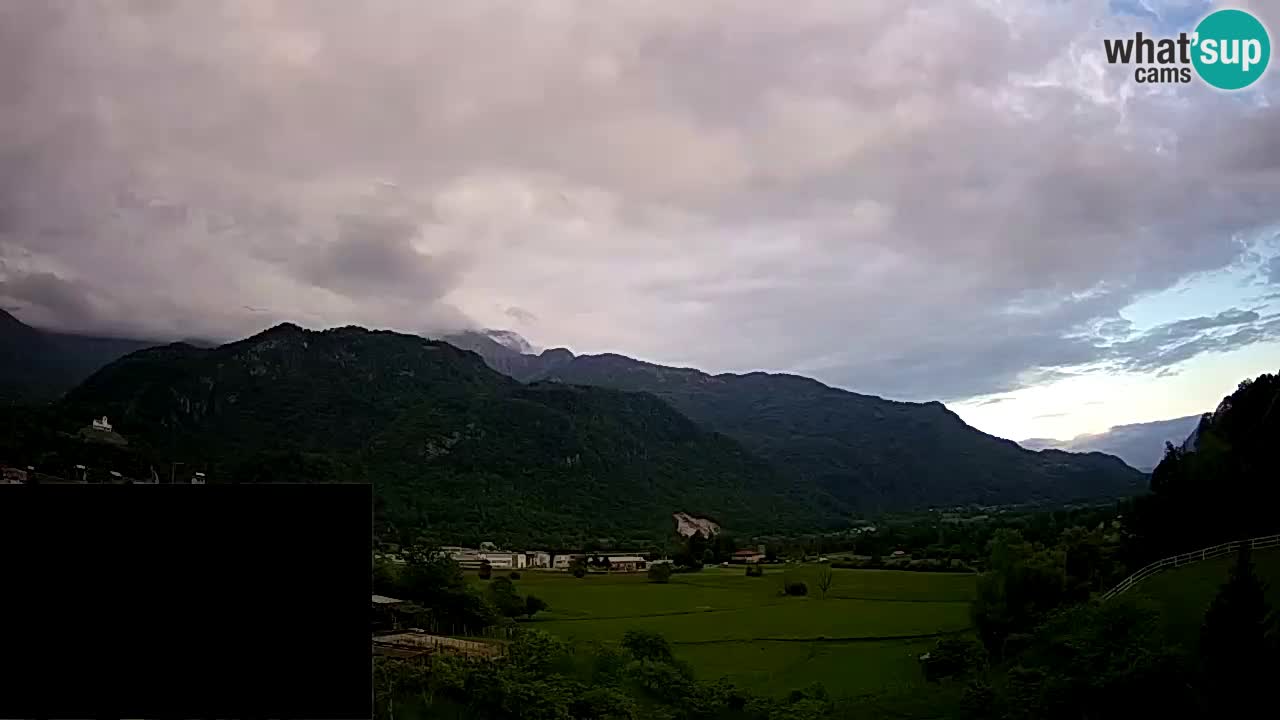 webcam Kobarid – landing site for sailing paragliders in Kobarid with Ozben takeoff