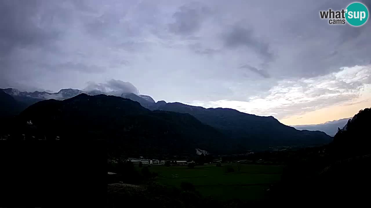 Webcam Kobarid – landing site for sailing paragliders in Kobarid with Ozben takeoff