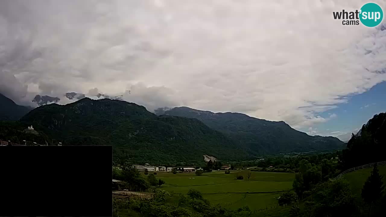 Webcam Kobarid – landing site for sailing paragliders in Kobarid with Ozben takeoff