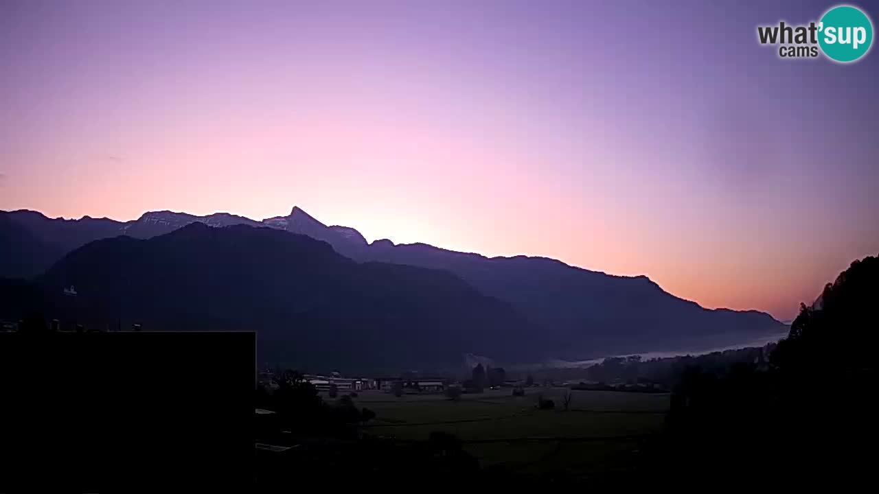 webcam Kobarid – landing site for sailing paragliders in Kobarid with Ozben takeoff
