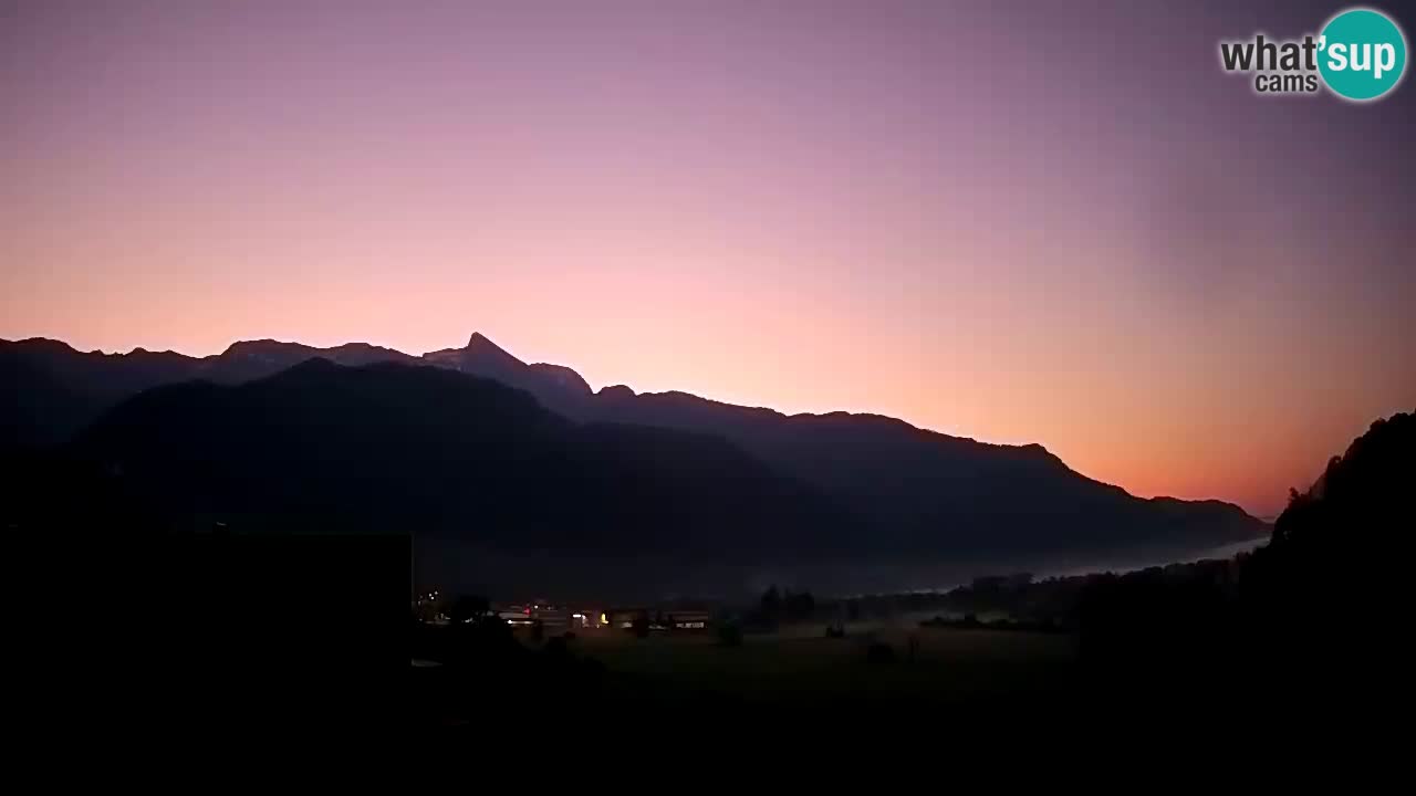 webcam Kobarid – landing site for sailing paragliders in Kobarid with Ozben takeoff