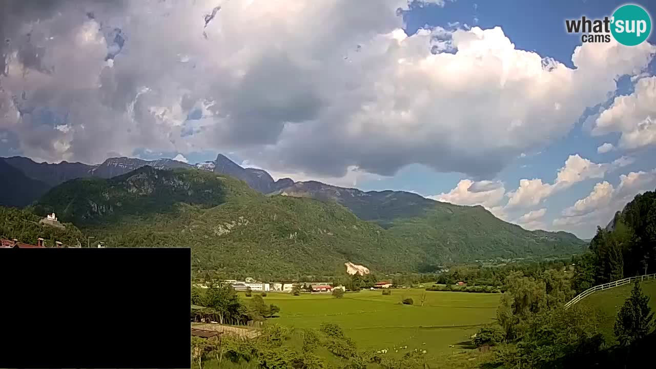 Spletna kamera Kobarid – pristajališče za jadralne padalce z vzletiščem Ozben