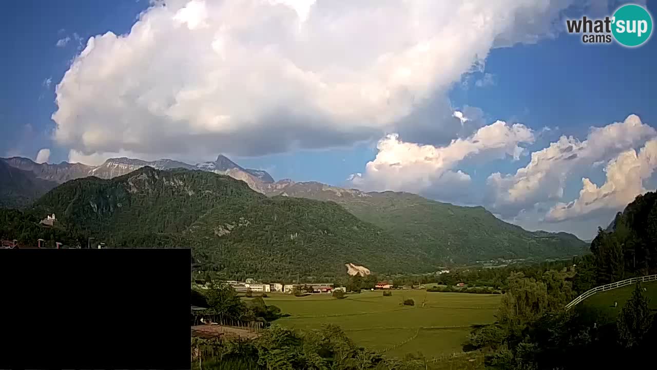 webcam Kobarid – landing site for sailing paragliders in Kobarid with Ozben takeoff