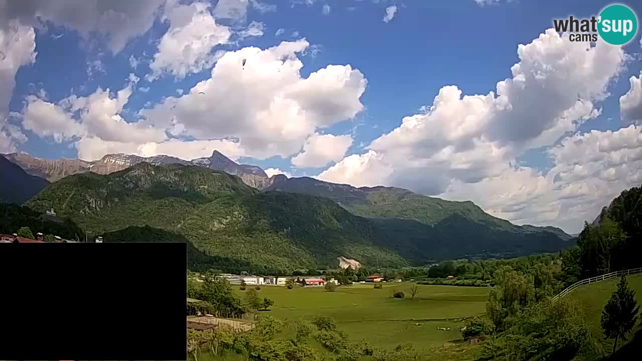 webcam Kobarid – landing site for sailing paragliders in Kobarid with Ozben takeoff