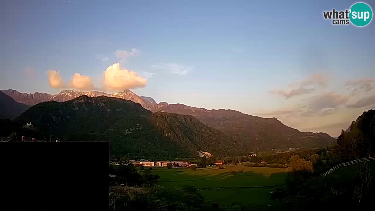 Webcam Kobarid – landing site for sailing paragliders in Kobarid with Ozben takeoff