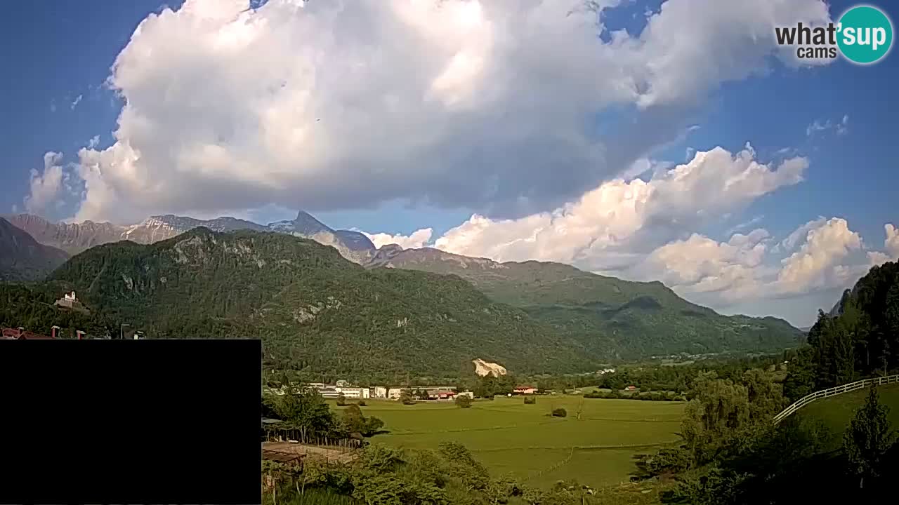 webcam Kobarid – landing site for sailing paragliders in Kobarid with Ozben takeoff