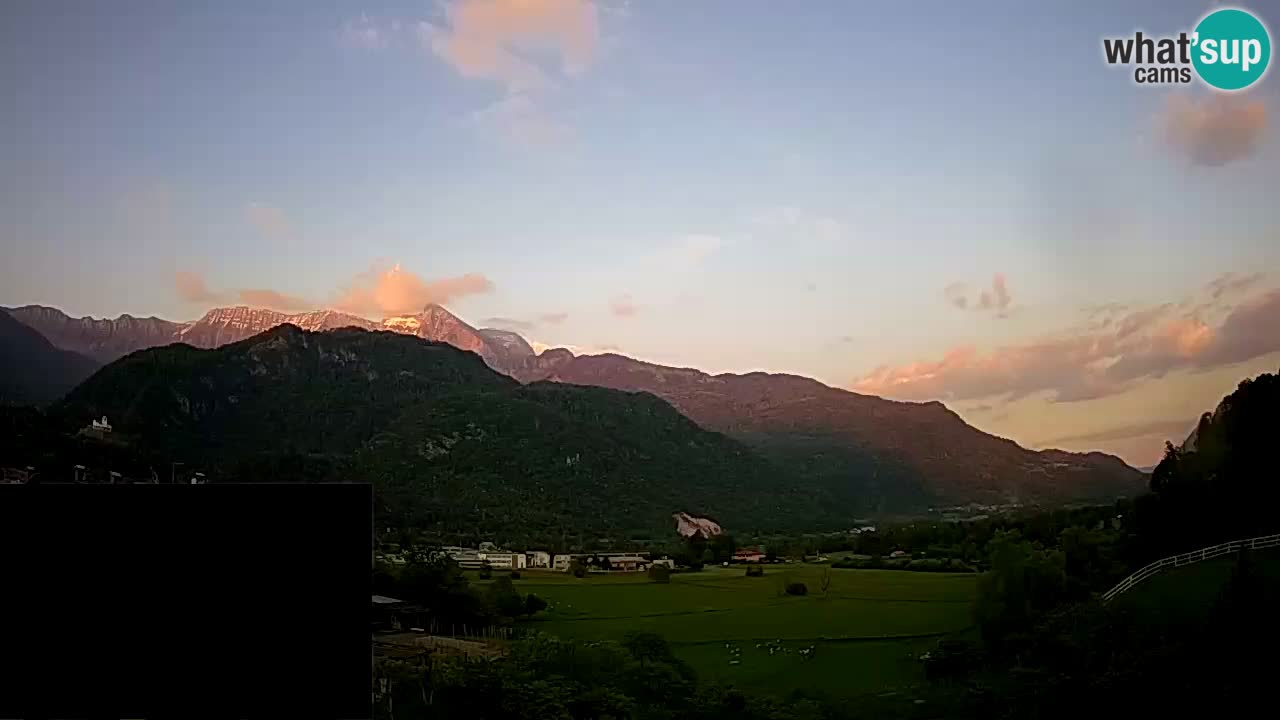 webcam Kobarid – landing site for sailing paragliders in Kobarid with Ozben takeoff