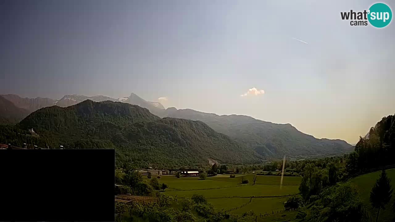 Webcam Kobarid – landing site for sailing paragliders in Kobarid with Ozben takeoff