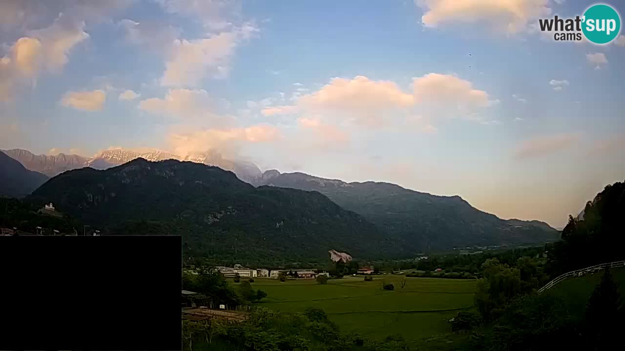 Webcam Kobarid – landing site for sailing paragliders in Kobarid with Ozben takeoff