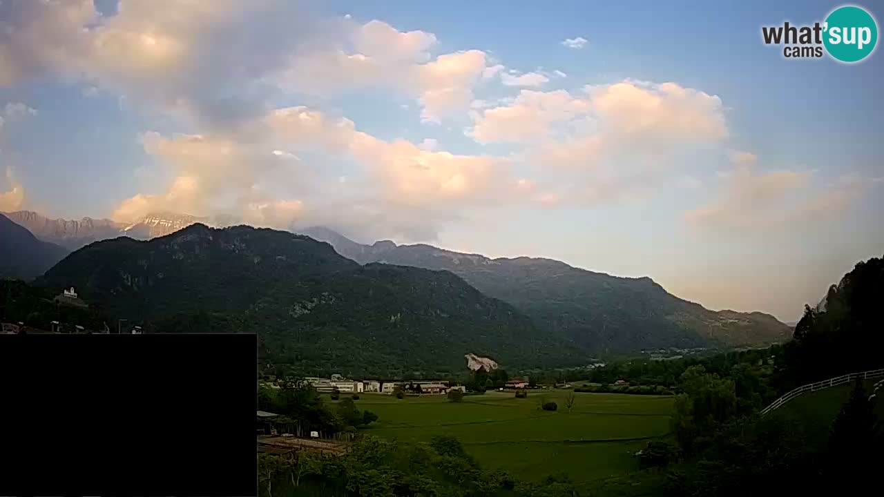 Webcam Kobarid – landing site for sailing paragliders in Kobarid with Ozben takeoff