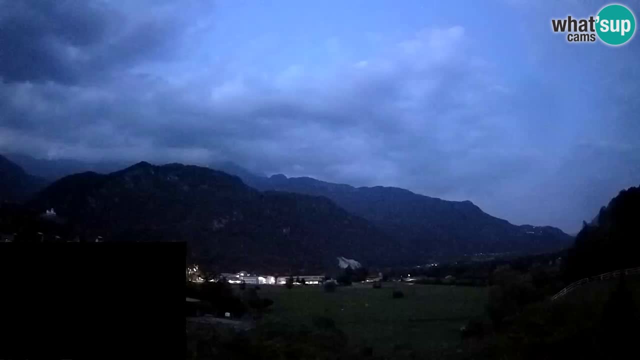 webcam Kobarid – landing site for sailing paragliders in Kobarid with Ozben takeoff