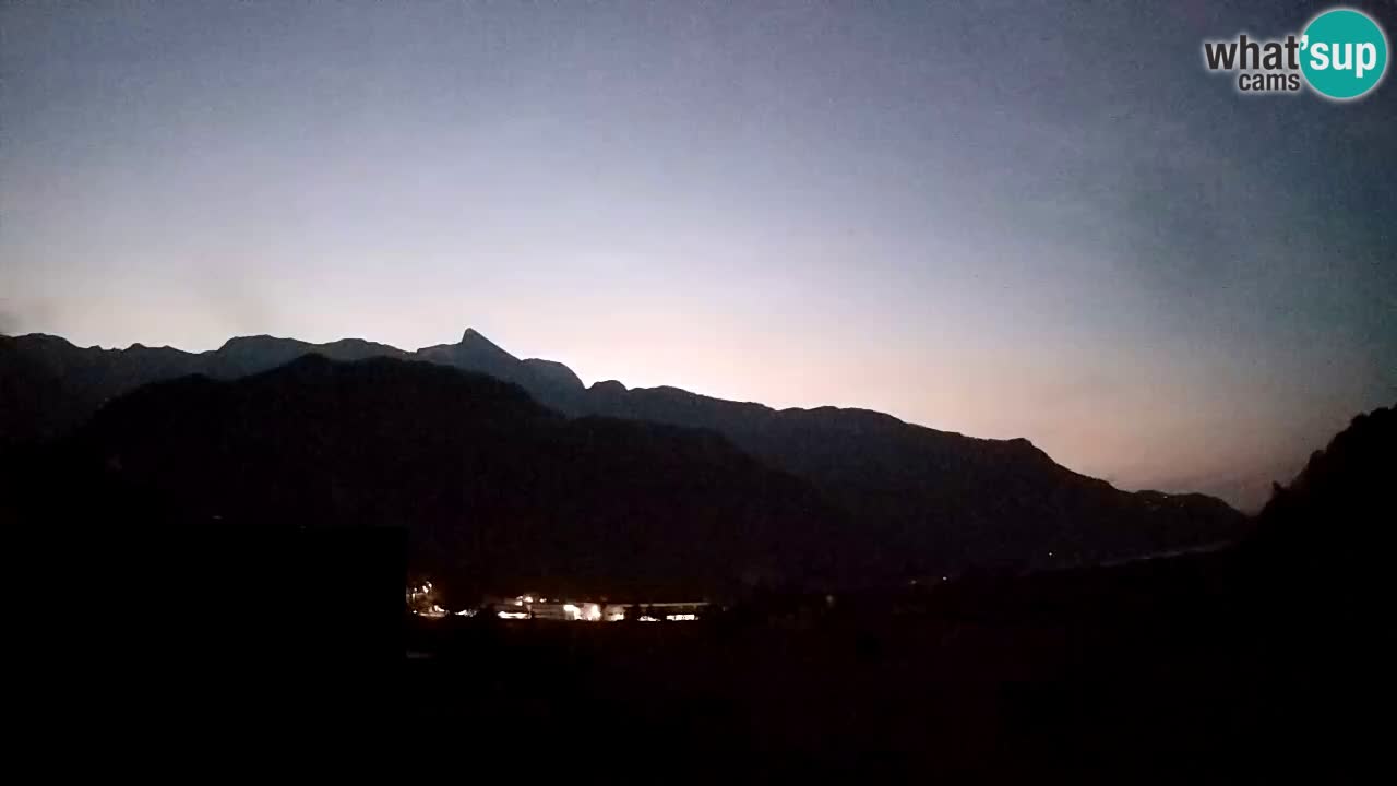 Webcam Kobarid – landing site for sailing paragliders in Kobarid with Ozben takeoff