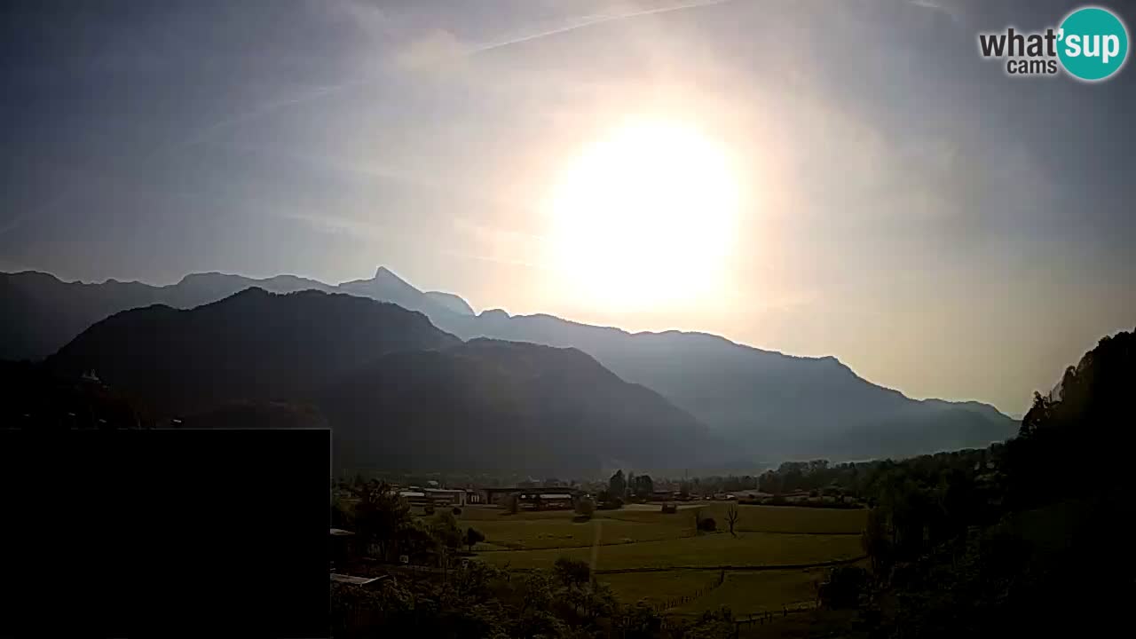 webcam Kobarid – landing site for sailing paragliders in Kobarid with Ozben takeoff