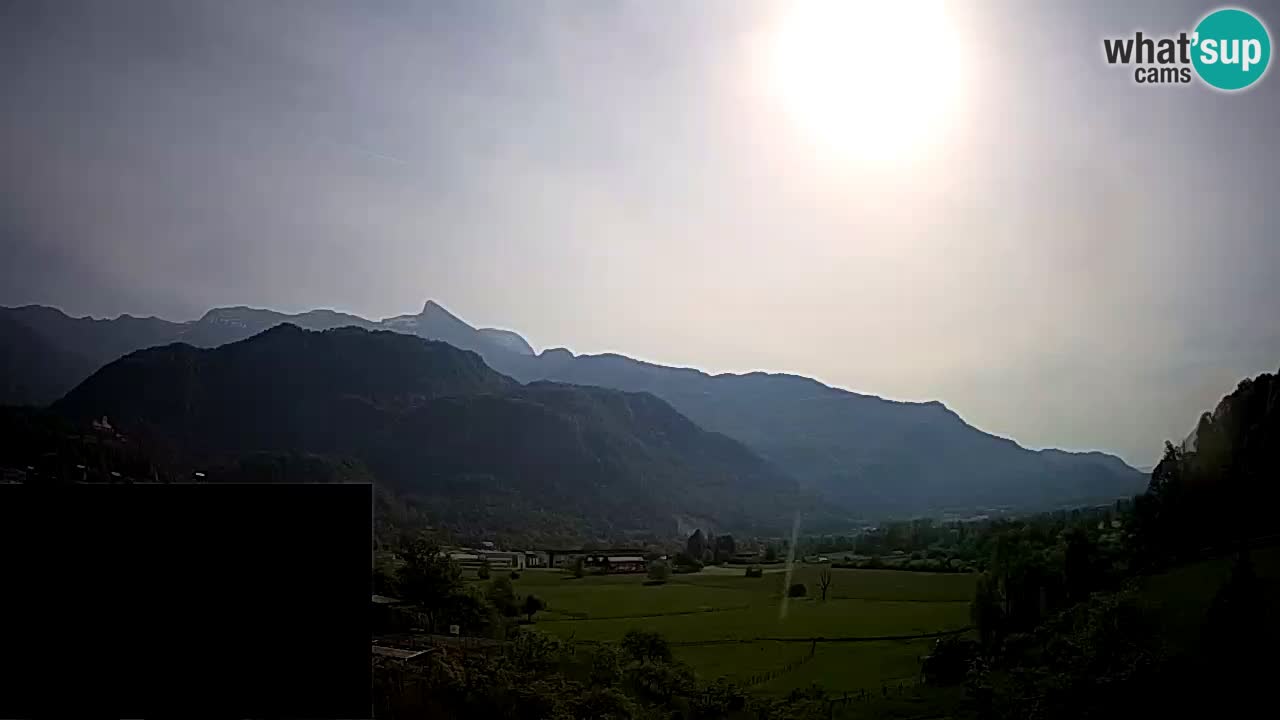 Webcam Kobarid – landing site for sailing paragliders in Kobarid with Ozben takeoff
