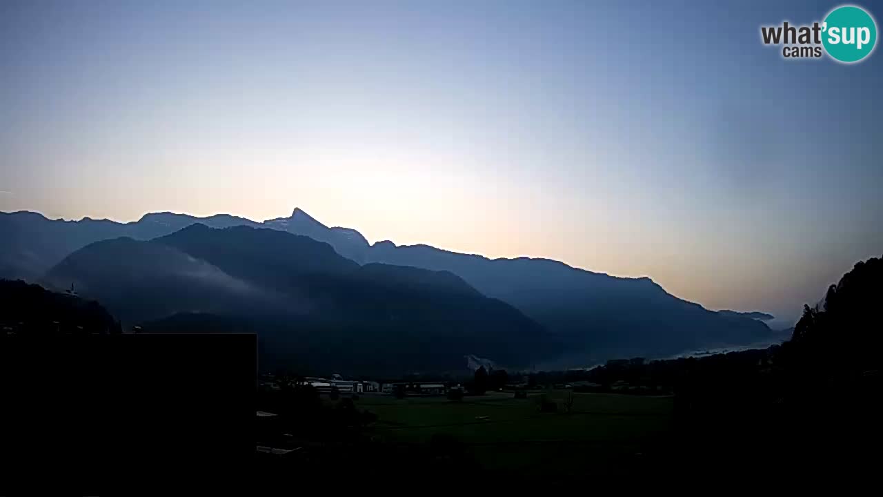 webcam Kobarid – landing site for sailing paragliders in Kobarid with Ozben takeoff