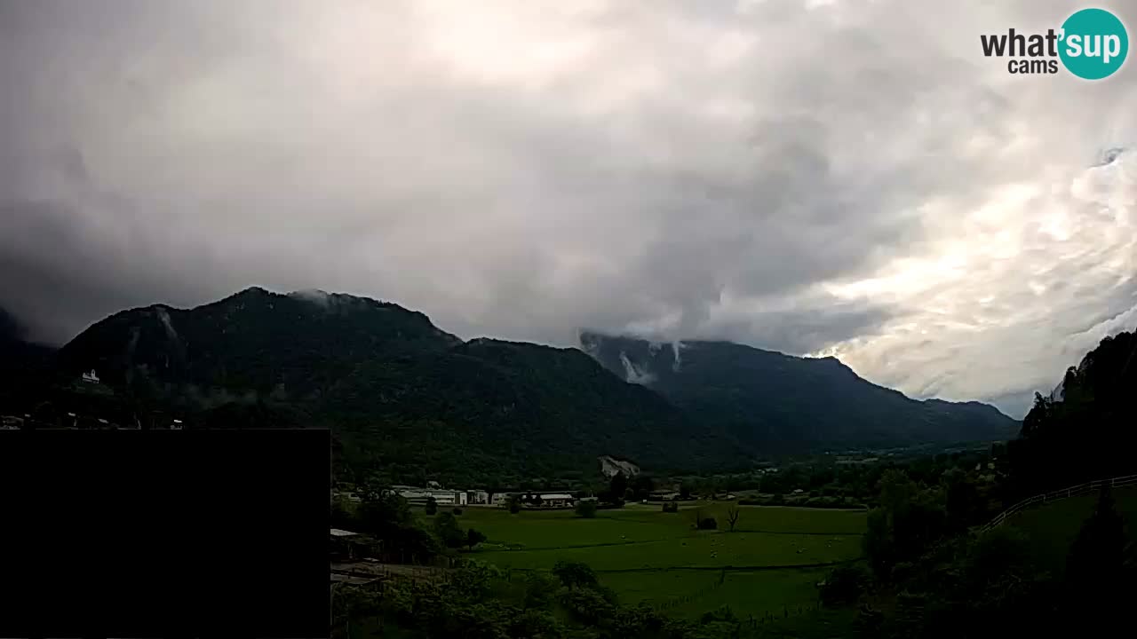 Webcam Kobarid – landing site for sailing paragliders in Kobarid with Ozben takeoff