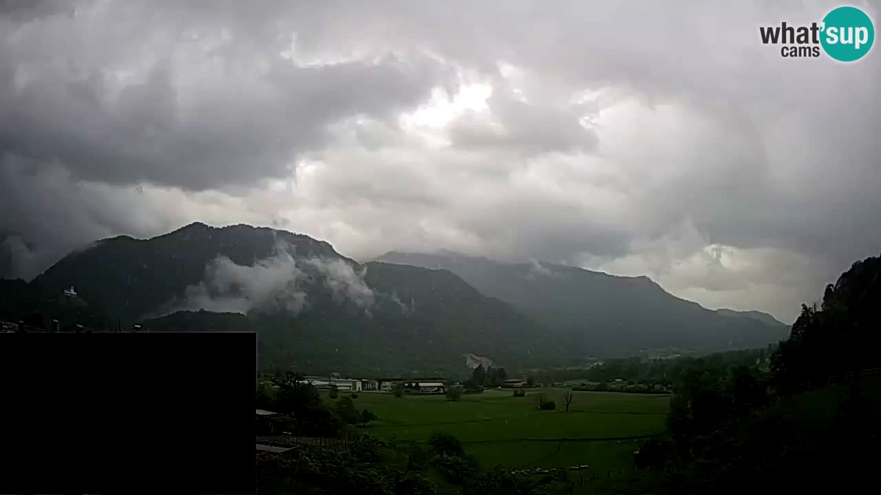 Webcam Kobarid – landing site for sailing paragliders in Kobarid with Ozben takeoff