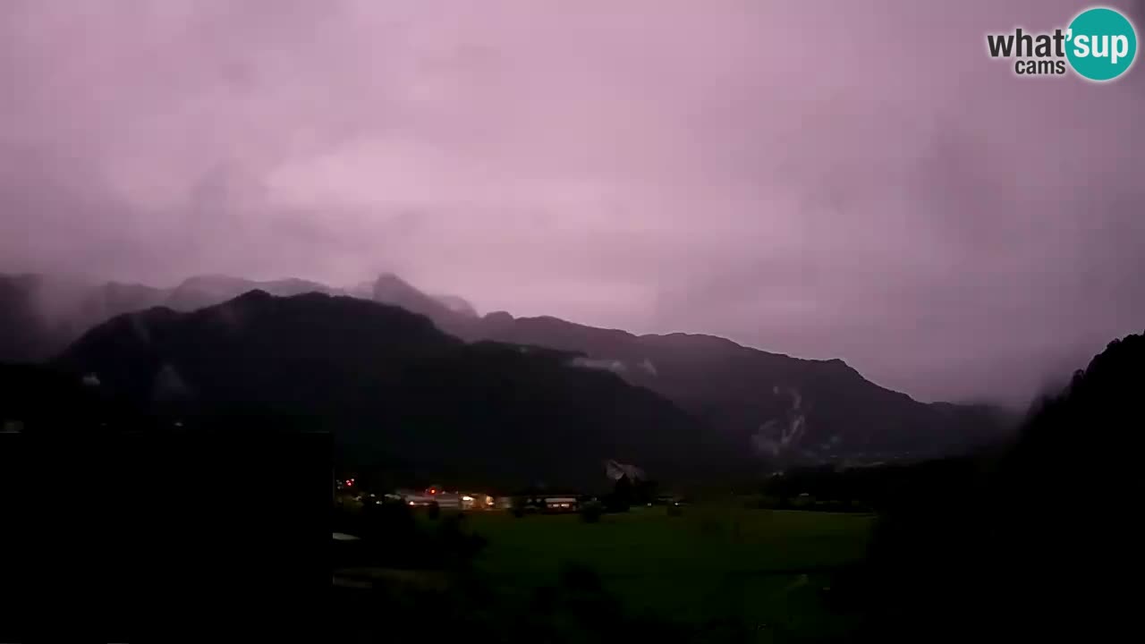 webcam Kobarid – landing site for sailing paragliders in Kobarid with Ozben takeoff
