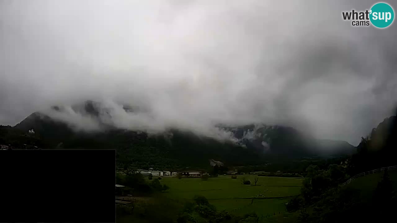 webcam Kobarid – landing site for sailing paragliders in Kobarid with Ozben takeoff