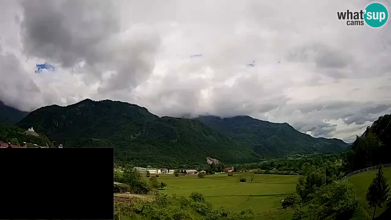 webcam Kobarid – landing site for sailing paragliders in Kobarid with Ozben takeoff