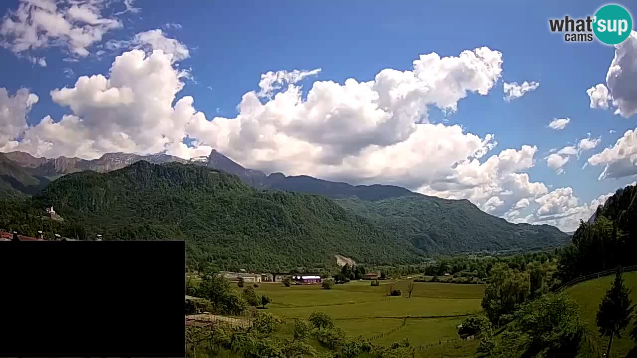 webcam Kobarid – landing site for sailing paragliders in Kobarid with Ozben takeoff