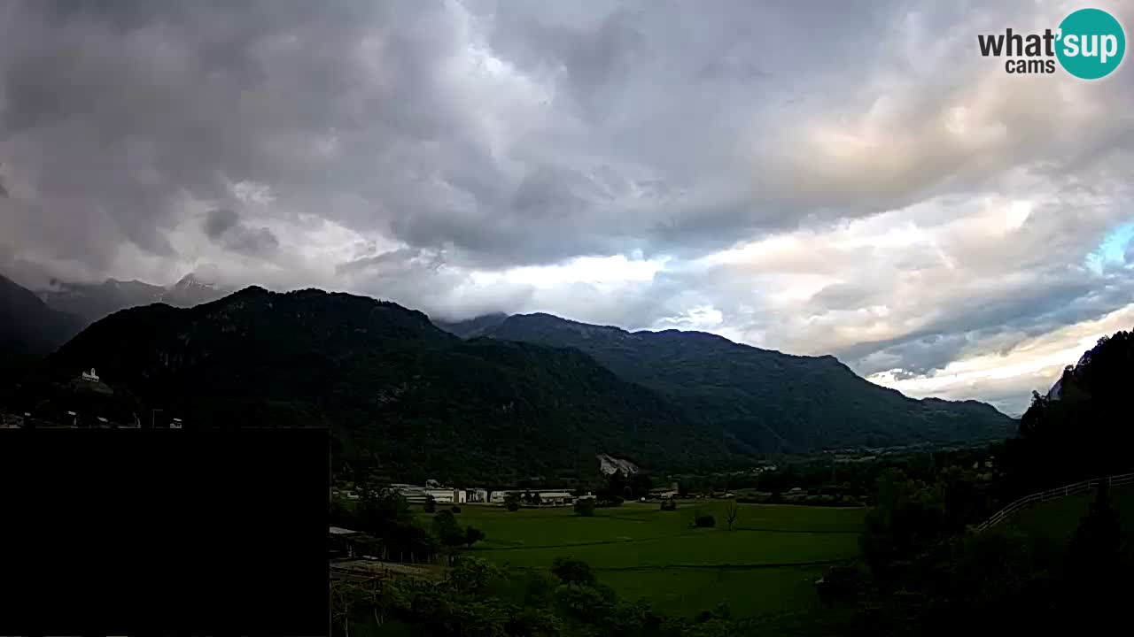 Webcam Kobarid – landing site for sailing paragliders in Kobarid with Ozben takeoff