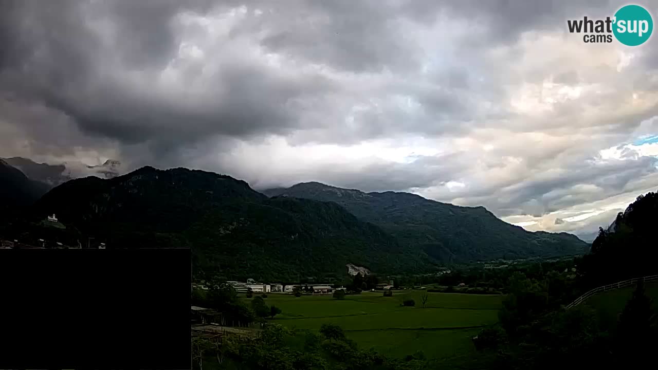 webcam Kobarid – landing site for sailing paragliders in Kobarid with Ozben takeoff