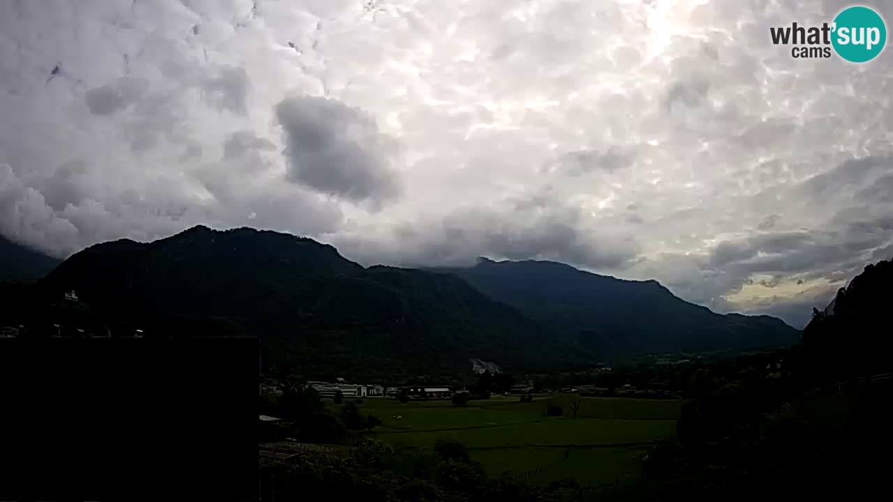 Webcam Kobarid – landing site for sailing paragliders in Kobarid with Ozben takeoff