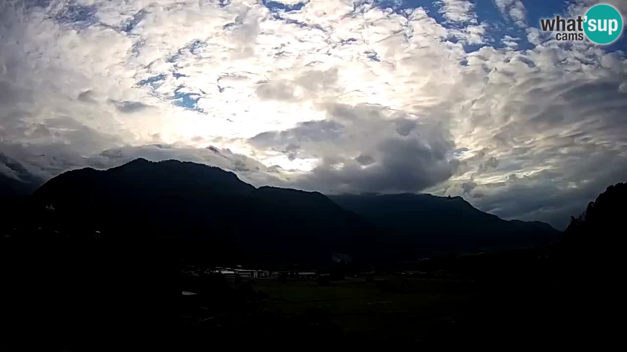 webcam Kobarid – landing site for sailing paragliders in Kobarid with Ozben takeoff