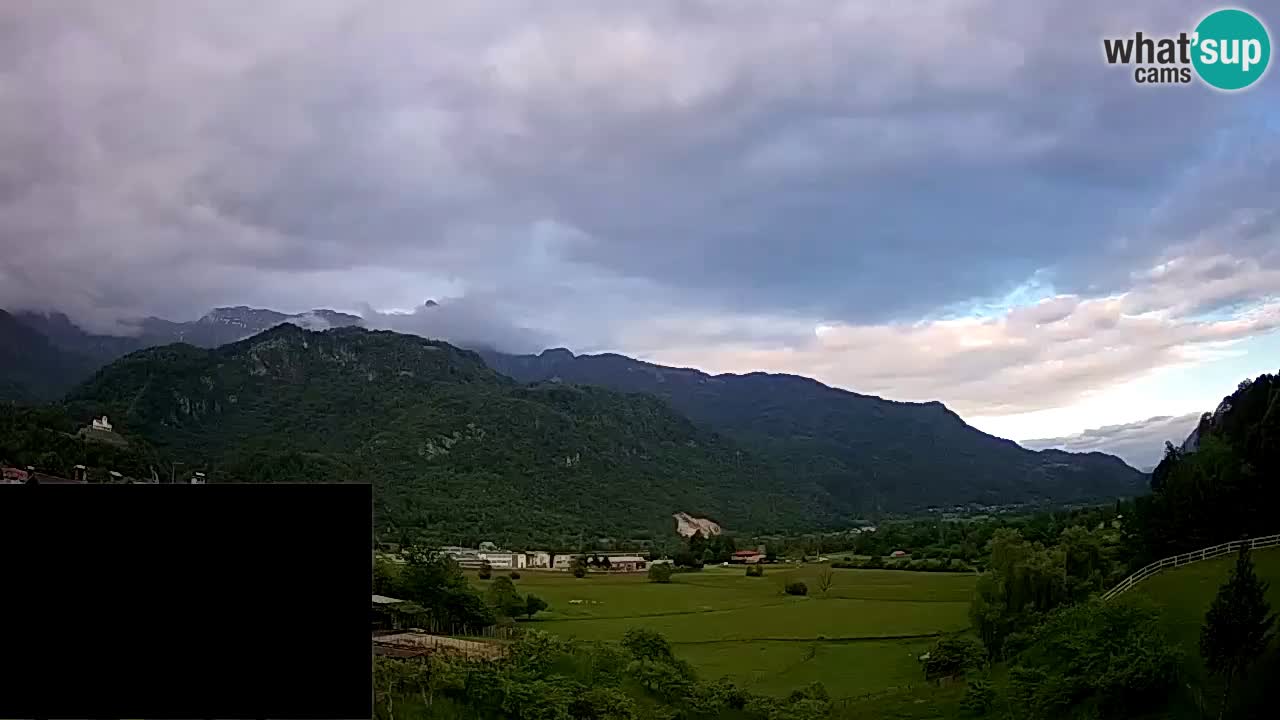 webcam Kobarid – landing site for sailing paragliders in Kobarid with Ozben takeoff