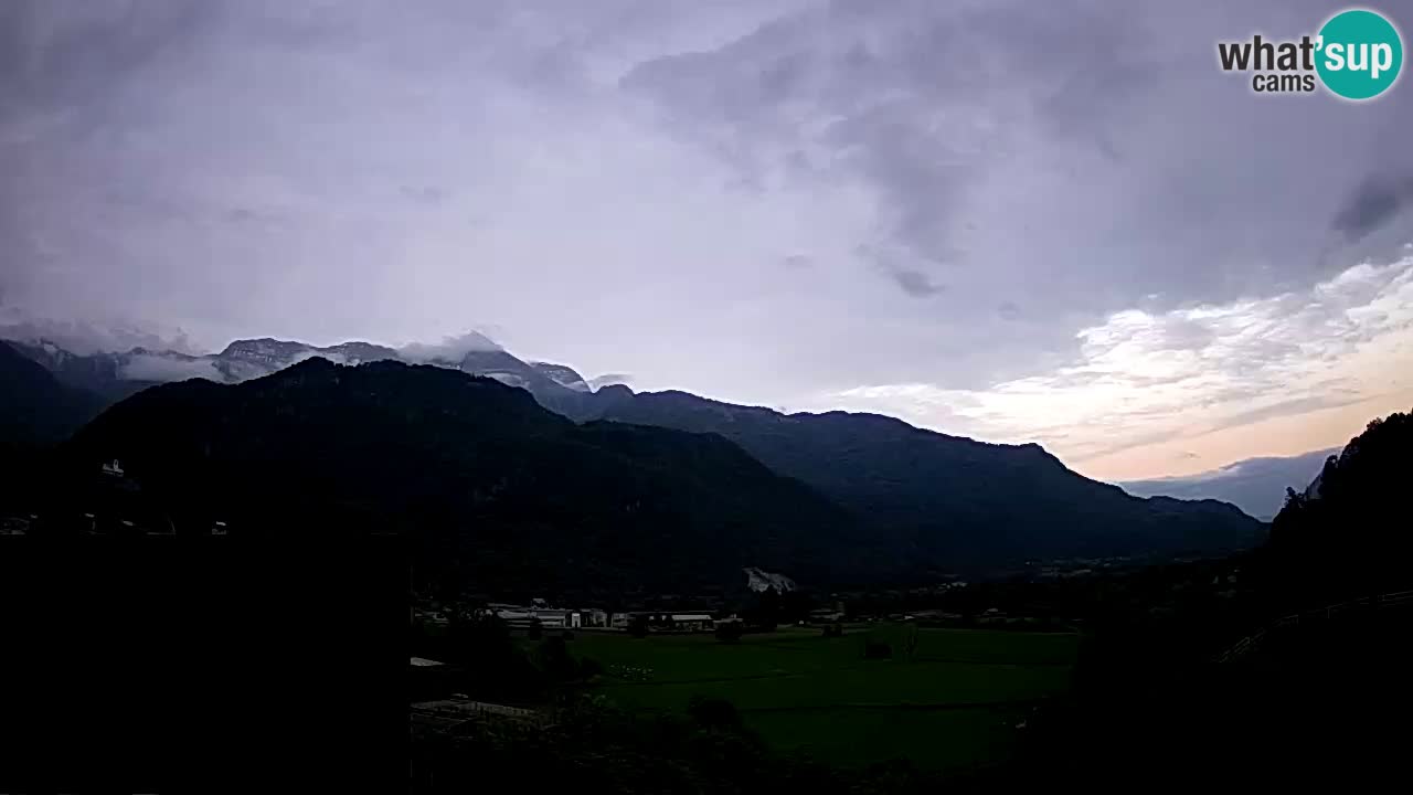 webcam Kobarid – landing site for sailing paragliders in Kobarid with Ozben takeoff